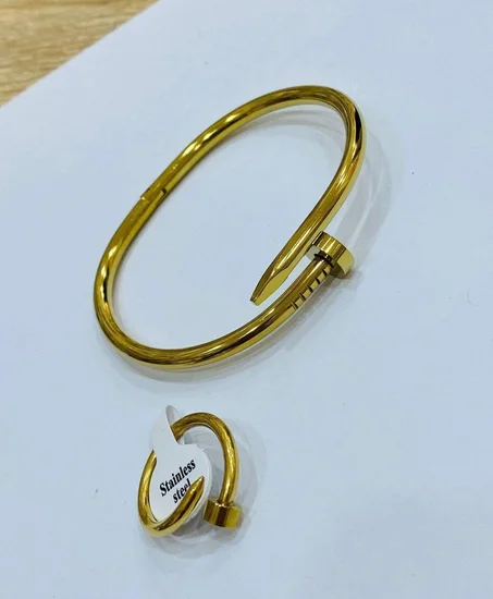 خاتم و سوار المسمار العصري