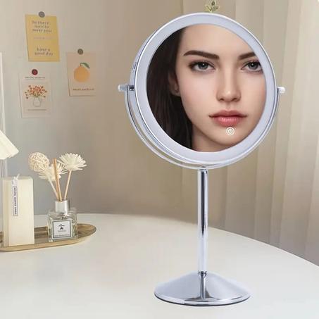 مرآة مكبّرة LED فاخرة – الأناقة والدقة في مكان واحد