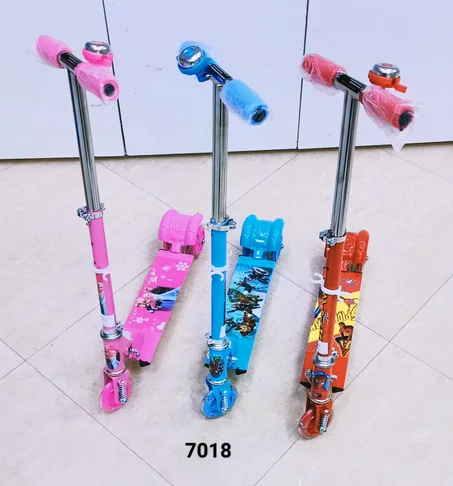 TROTINETTE 3 ROUES AVEC CLOCHE