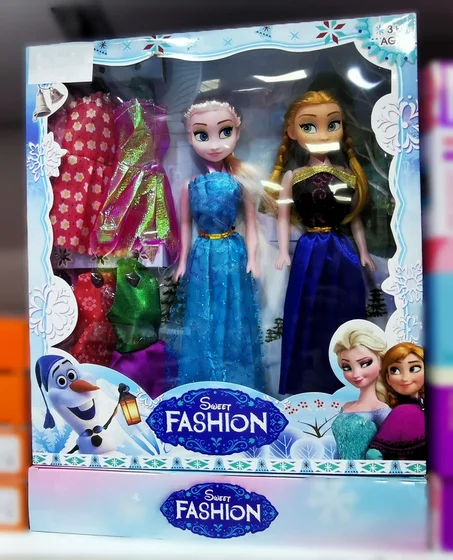POUPEE FROZEN AVEC HABILLEMENT MULTIPLE