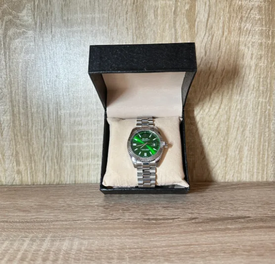 MONTRES AVEC BOITE SIMPLE