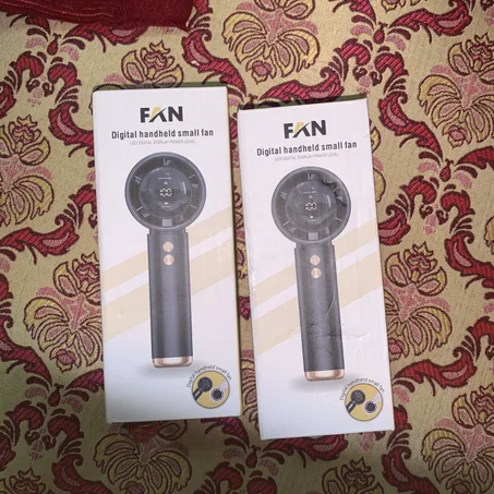 مروحة تبريد صغيرة - Fan