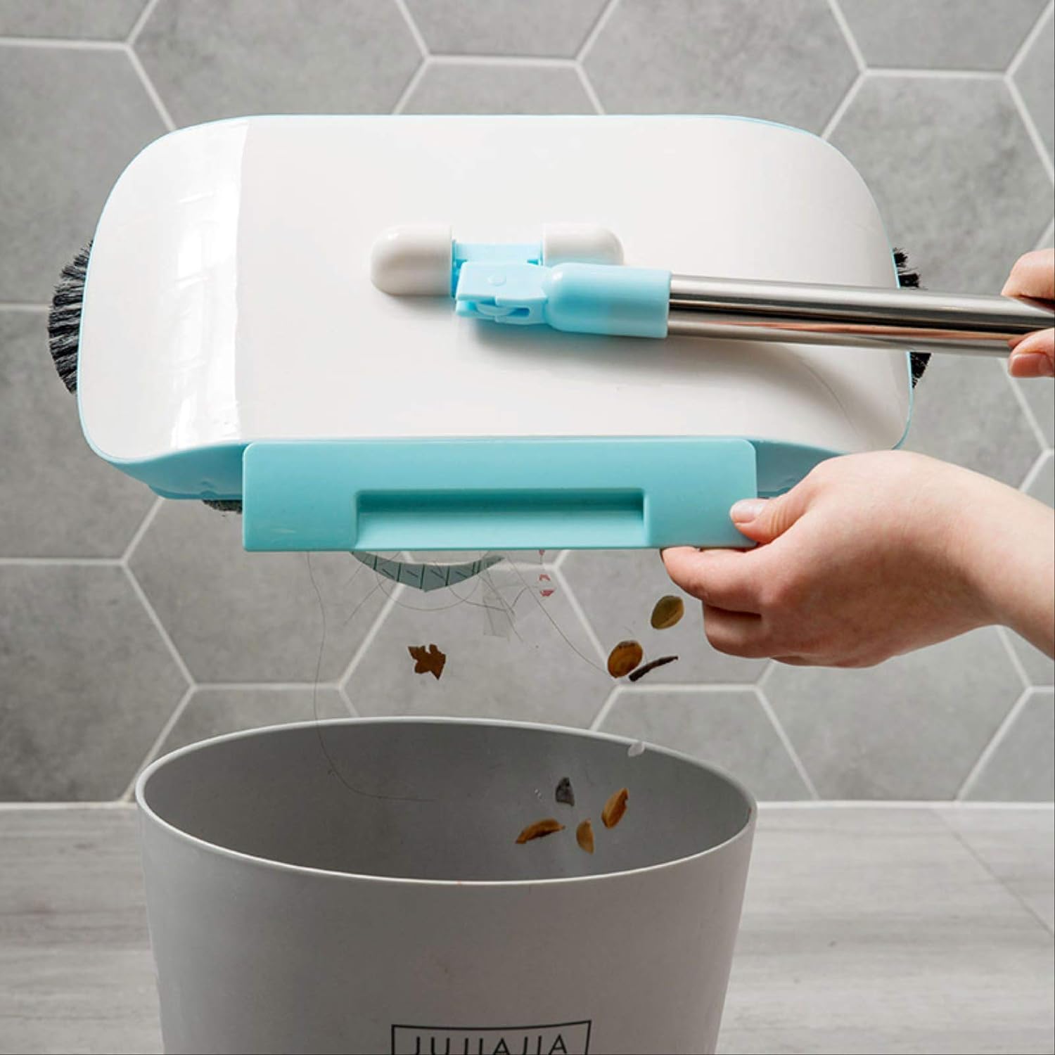 مكنسة متعددة الاستعمالات - Multi-Purpose Broom