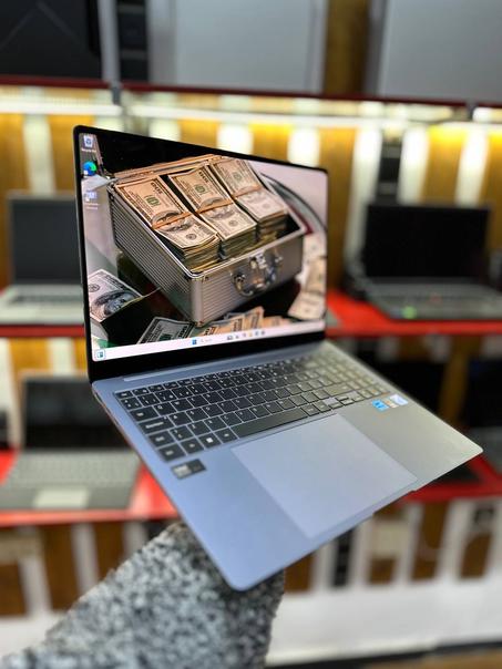 SAMSUNG GALAXY BOOK4 PRO Mobile workstation  ULTRA 7 (14th gen) — 16 Ram- 1To Ssd