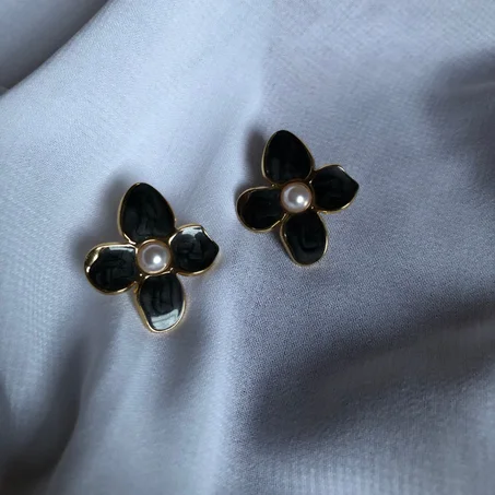 Boucles d'oreilles Clous Camélia Noir & Or femme en Acier Inoxydable