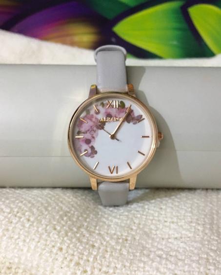 ساعات جلد نسائية