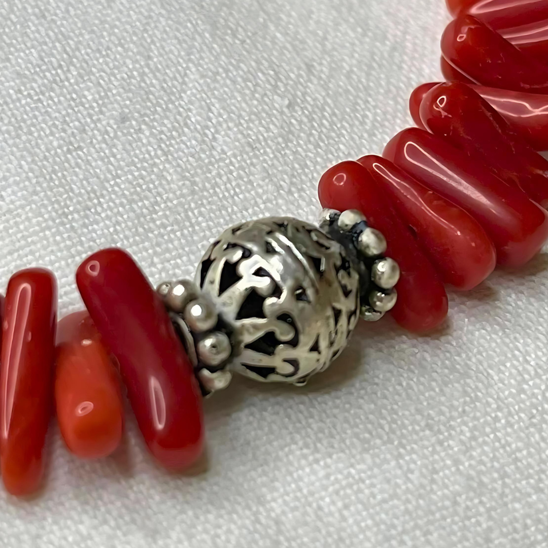 سوار من المرجان الملكي Bracelet En Corail et bille d