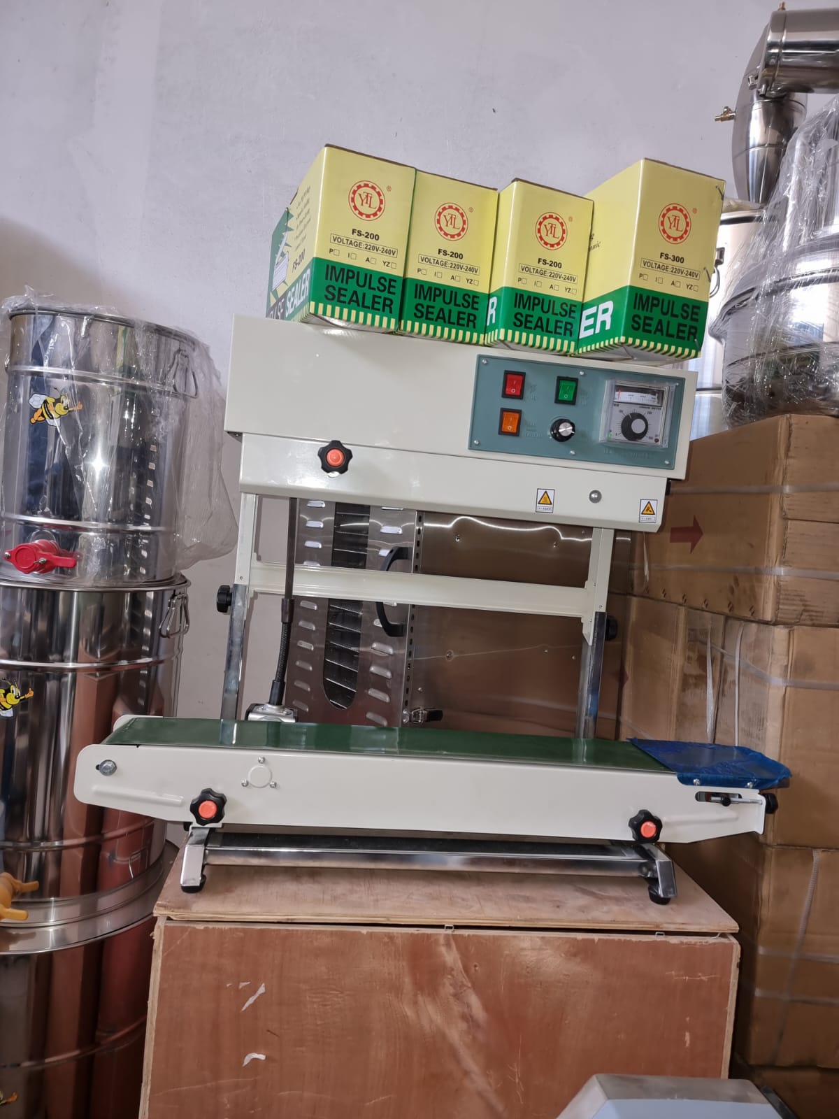 آلة لحام عمودية مستمرة﻿