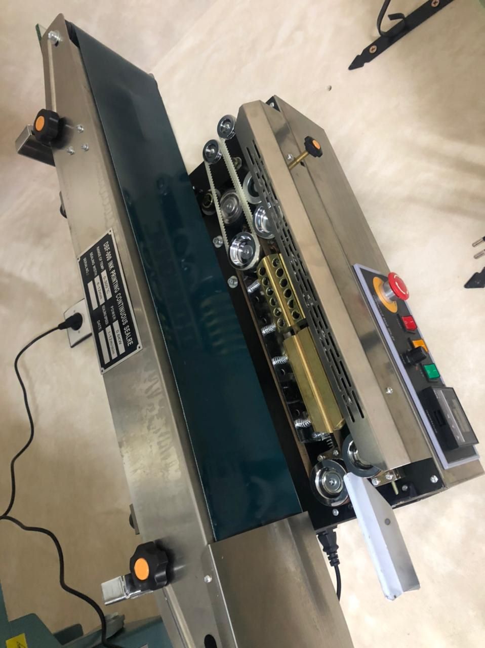 آلة لحام أفقية