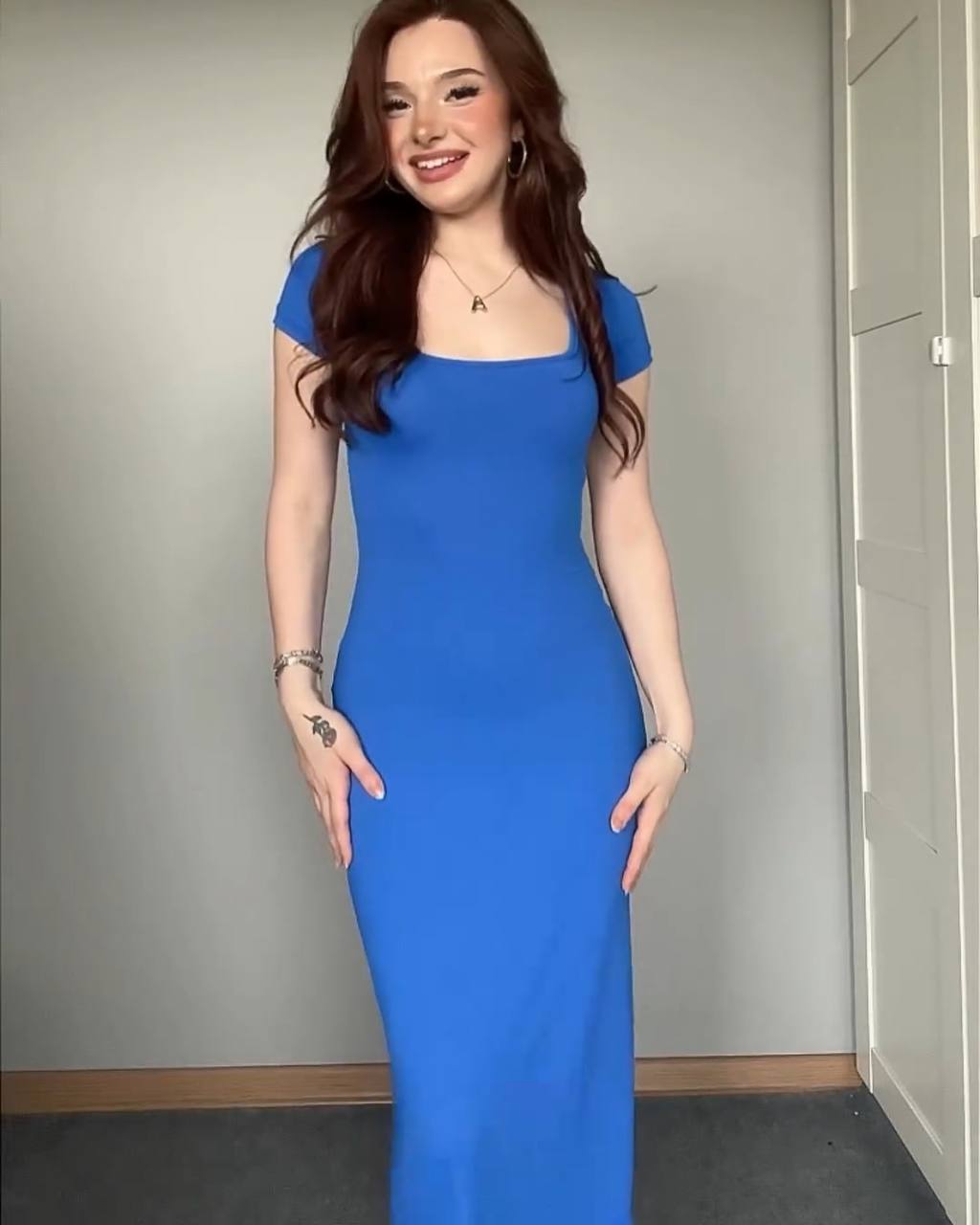 Robe Moulante demi manche  Carre