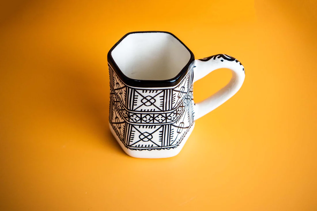 Tasses à la culture marocaine décorées à la main