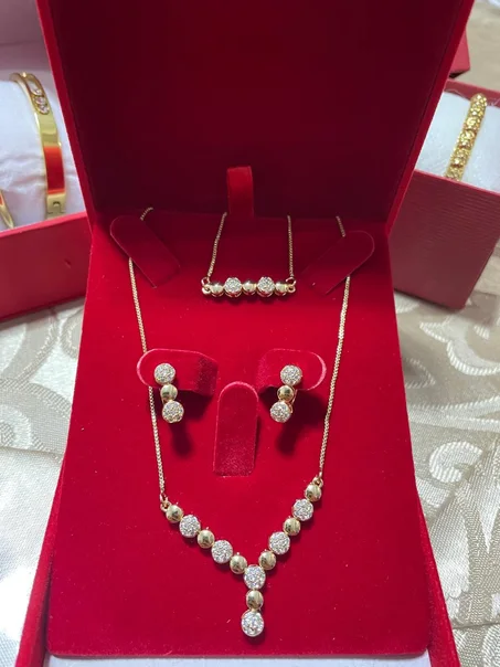 طقم نسائي أنيق