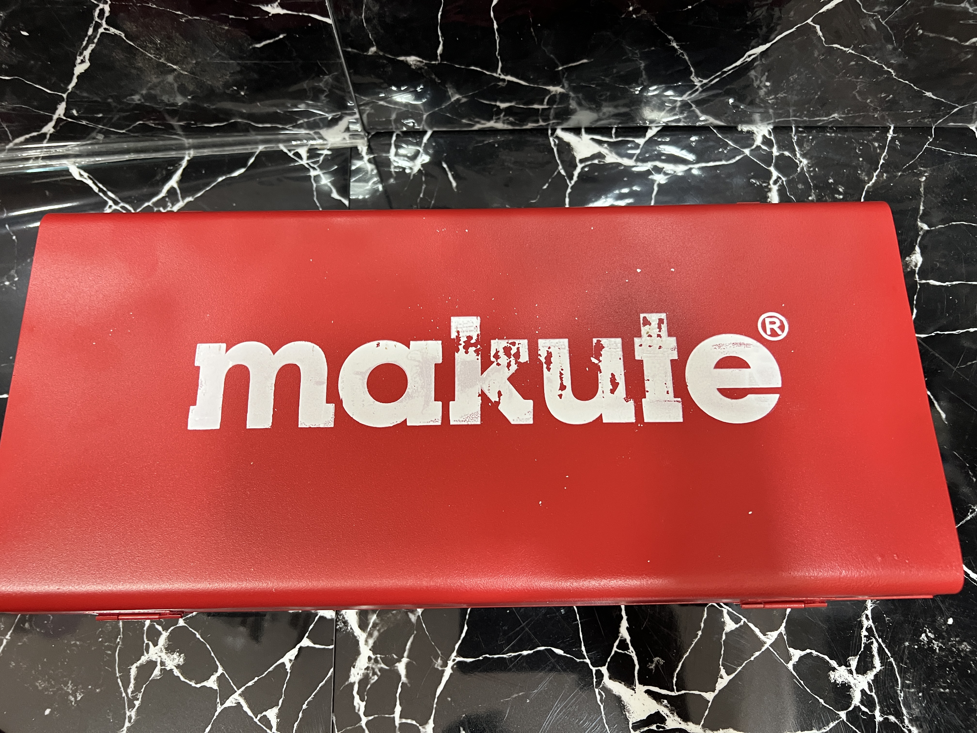 آلة اللحام Makute:
