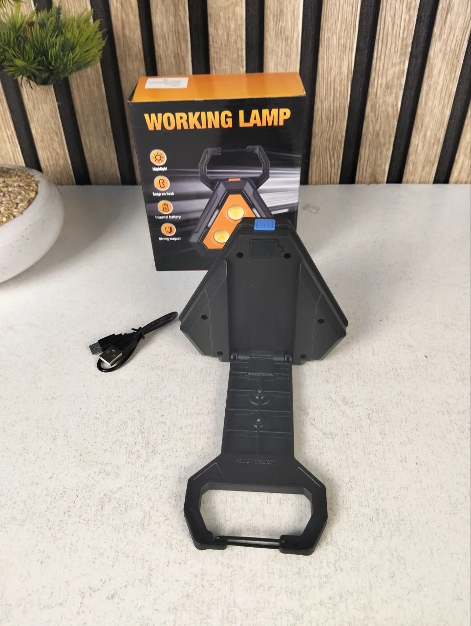 Lampe de Travail Portable pour Multi-usages Base Magnétique Rechargeable USB - مصباح محمول متعدد الوظائف بقاعدة مغناطيسية