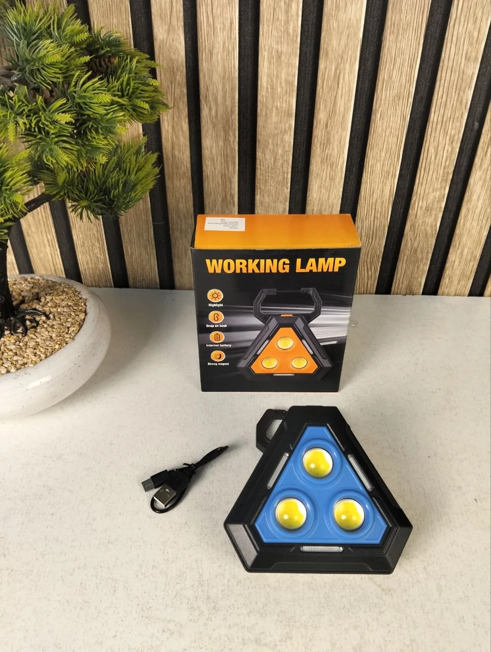 Lampe de Travail Portable pour Multi-usages Base Magnétique Rechargeable USB - مصباح محمول متعدد الوظائف بقاعدة مغناطيسية