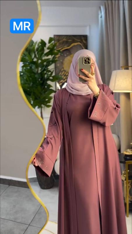 عباية مزخرفة بالطرز