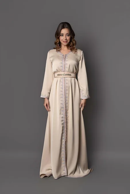 Caftan Beige Élégant avec Broderies Subtiles