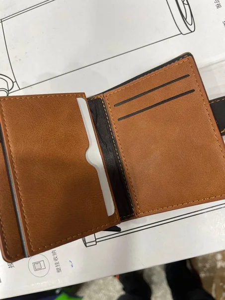 محفظة للنقود والبطاقات