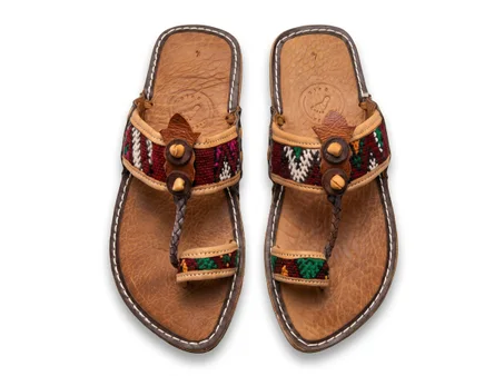 Handcrafted leather sandals with a toe-loop design