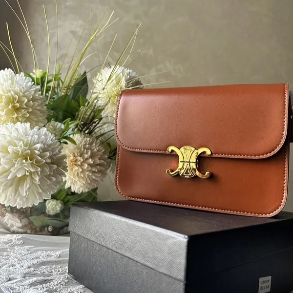 Sac bandoulière Celine Triomphe Teen en cuir