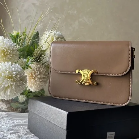 Sac bandoulière Celine Triomphe Teen en cuir