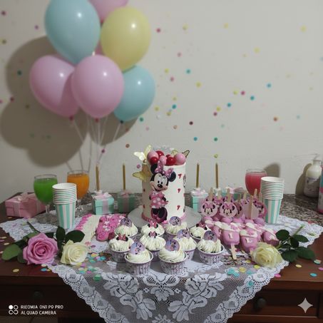 مائدة عيد ميلاد فاخرة-Table d'anniversaire chic