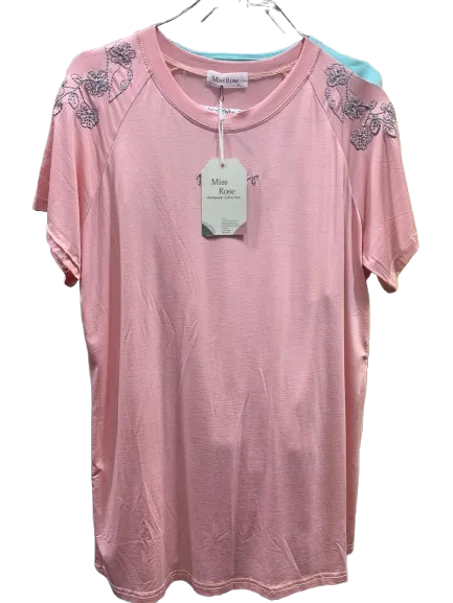 بيجامة أنيقة وعصرية