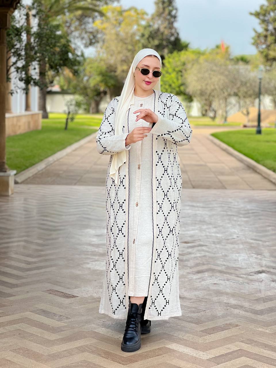 طقم فاخر بتفاصيل عصرية لجاذبية راقية وأناقة متكاملة