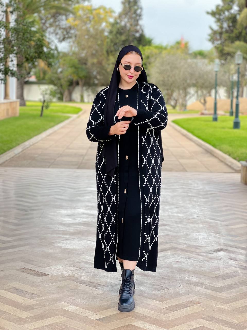 طقم فاخر بتفاصيل عصرية لجاذبية راقية وأناقة متكاملة