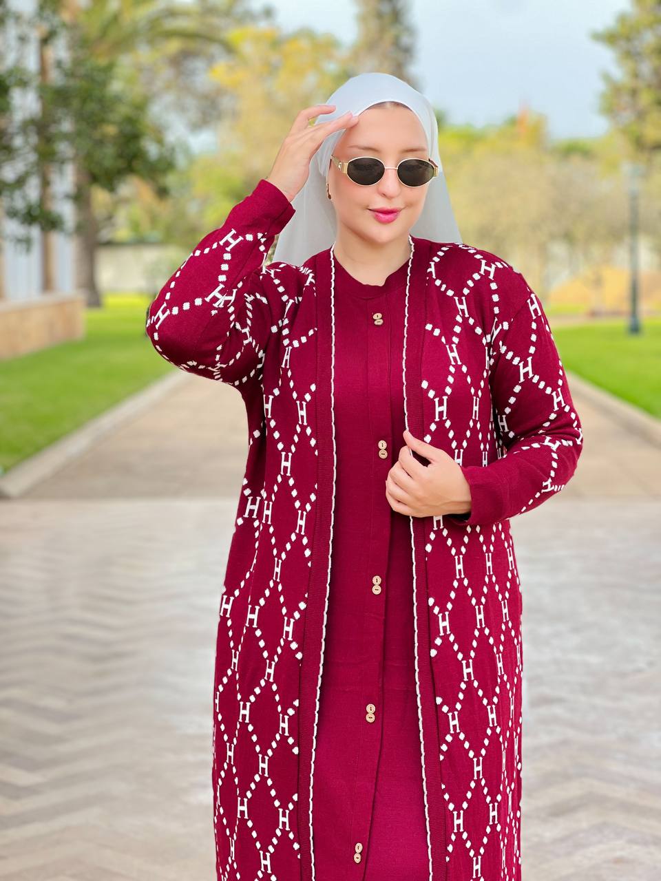 طقم فاخر بتفاصيل عصرية لجاذبية راقية وأناقة متكاملة