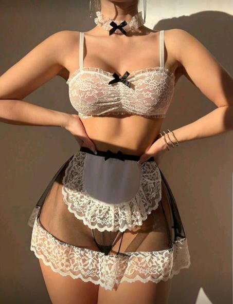 Fantasy Costume 4 pièces Ensemble de lingerie sexy en dentelle pour femmes (Soutien-gorge sans fil/String/Mini-jupe/Ras-du-cou)