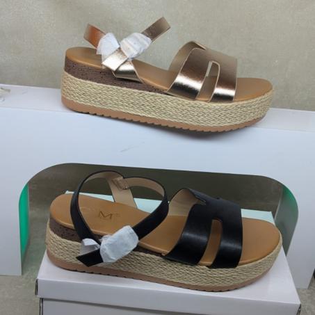 صندل نسائي صيفي بسطح سميك وخفيف – موديل أنيق ومريح