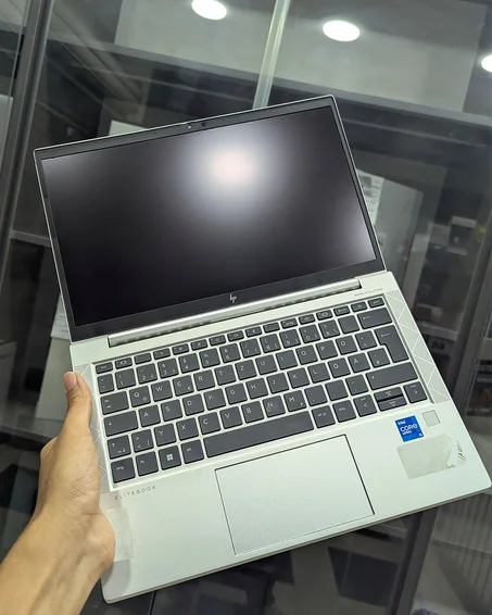 HP elitebook 830 G8