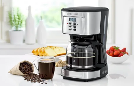 بلاك اند ديكر مكينة قهوة 900 واط سعة 1.5 لتر 50 60 هرتز يكفي 12 كوب تصنع مقطرة و اسبريسو أسود + فضي DCM85 B5