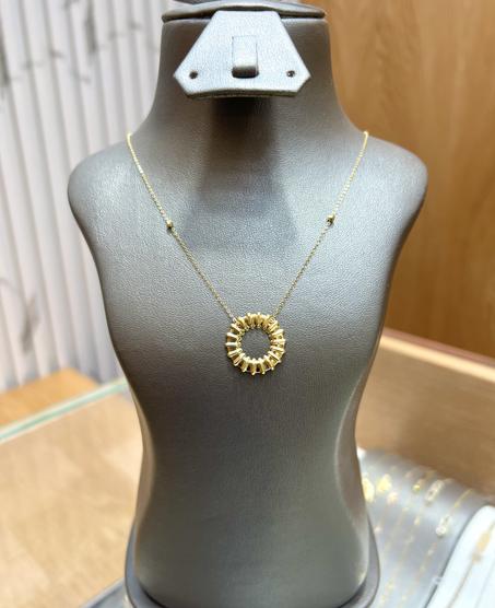 قلادة ذهب عيار 18 قيراط