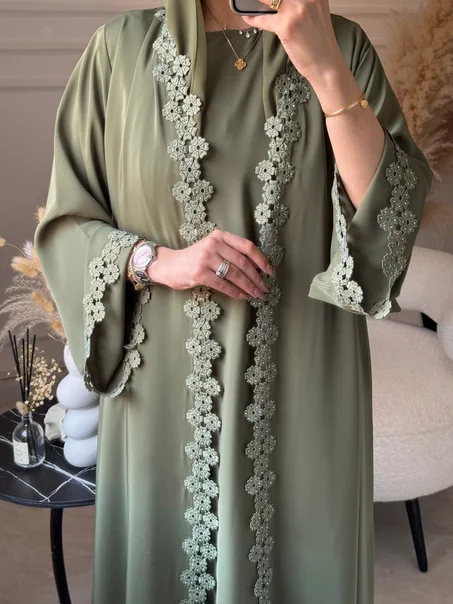 Abaya Vert Sauge en Dentelle – Ensemble Élégant 2 Pièces