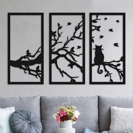 لوحة جدارية على شكل قطة فوق شجرة من الخشب