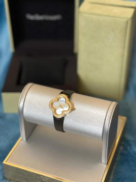 Van Cleef Sweet Alhambra watch