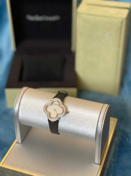 Van Cleef Sweet Alhambra watch