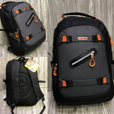 محفظة مدرسية كبيرة