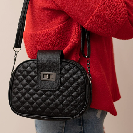 Sac bandoulière à trois compartiments.