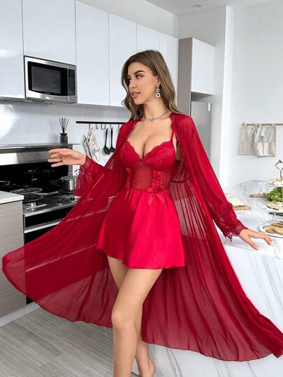 Ensemble Nuisette et Peignoir en Dentelle – Élégance et Confort à la Maison