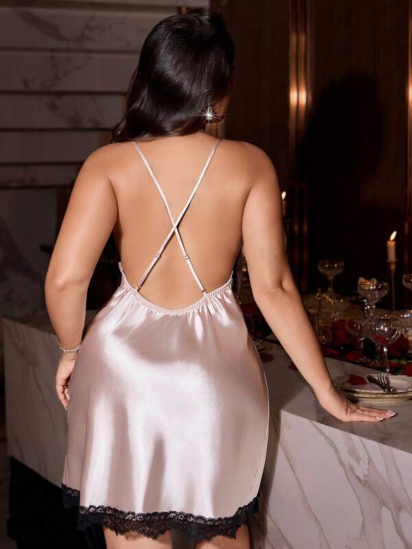 Nuisette & Peignoir assorti en satin avec dentelle contrastée