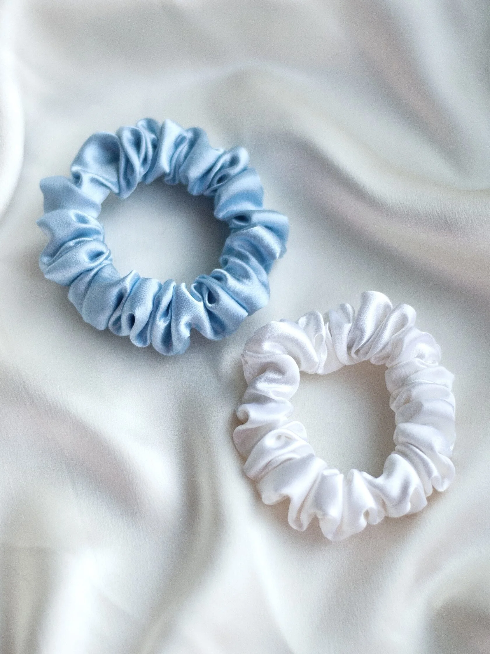 Lot de 2 élastiques en satin de soie – Douceur & Protection des cheveux ✨