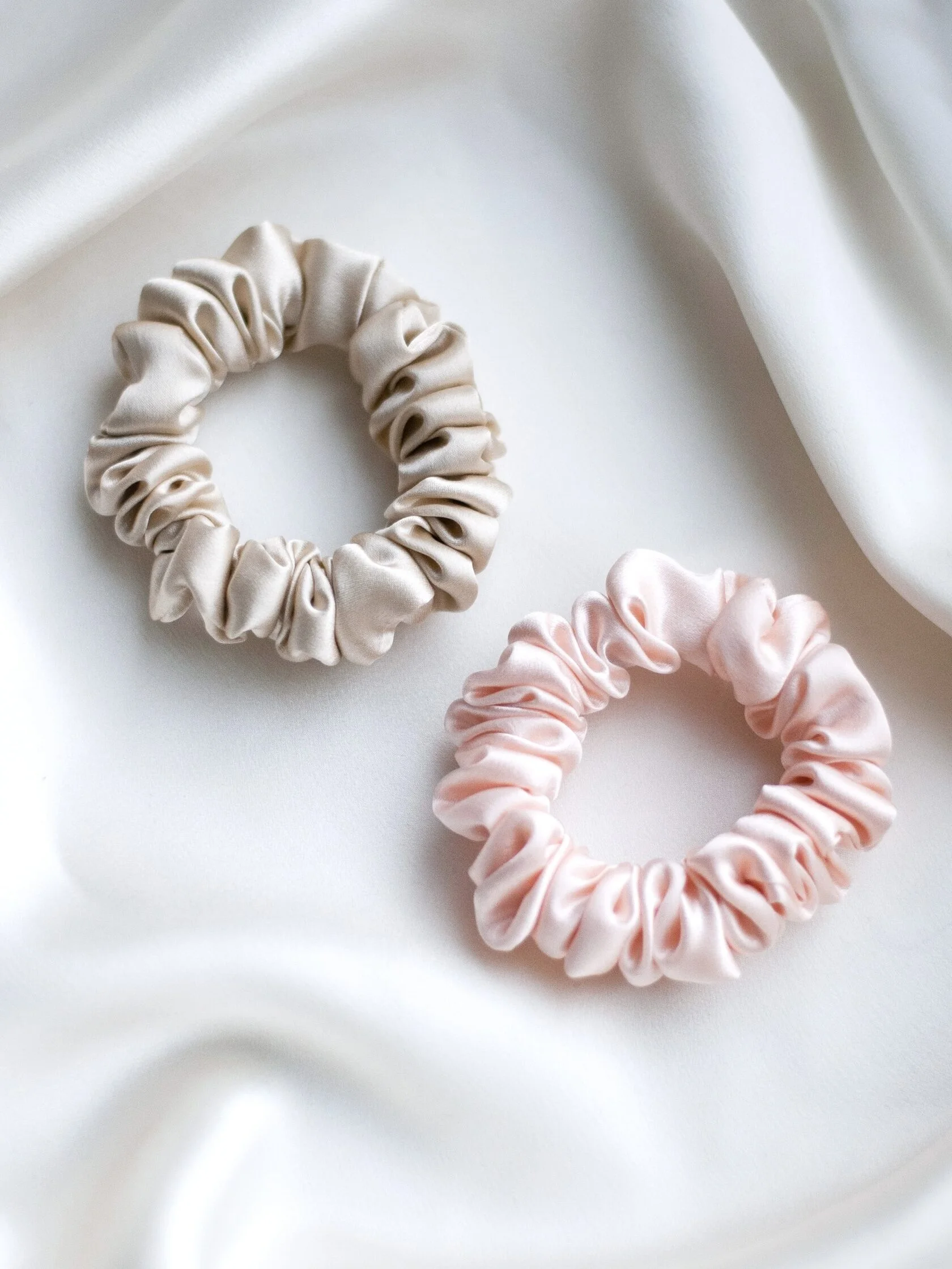 Lot de 2 élastiques en satin de soie – Douceur & Protection des cheveux ✨
