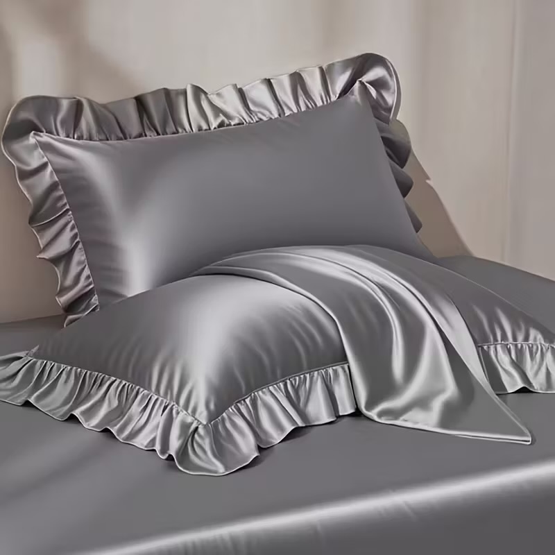 Deux Taies d’Oreiller décoratives en Satin de Soie + Cadeau exclusif 🎁