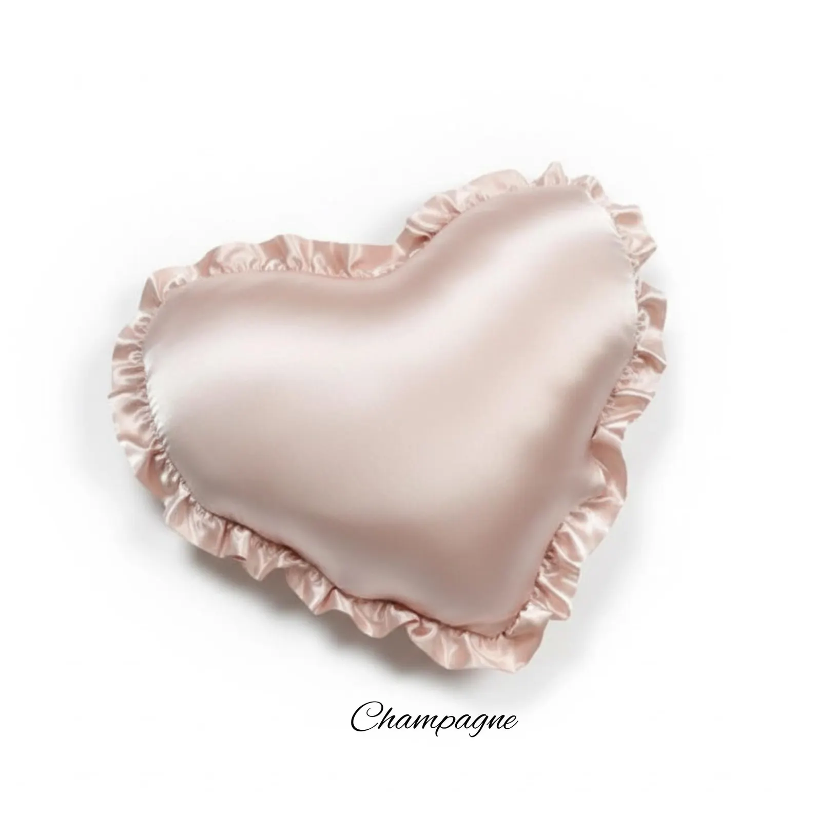 Coussin cœur en satin de soie avec volants