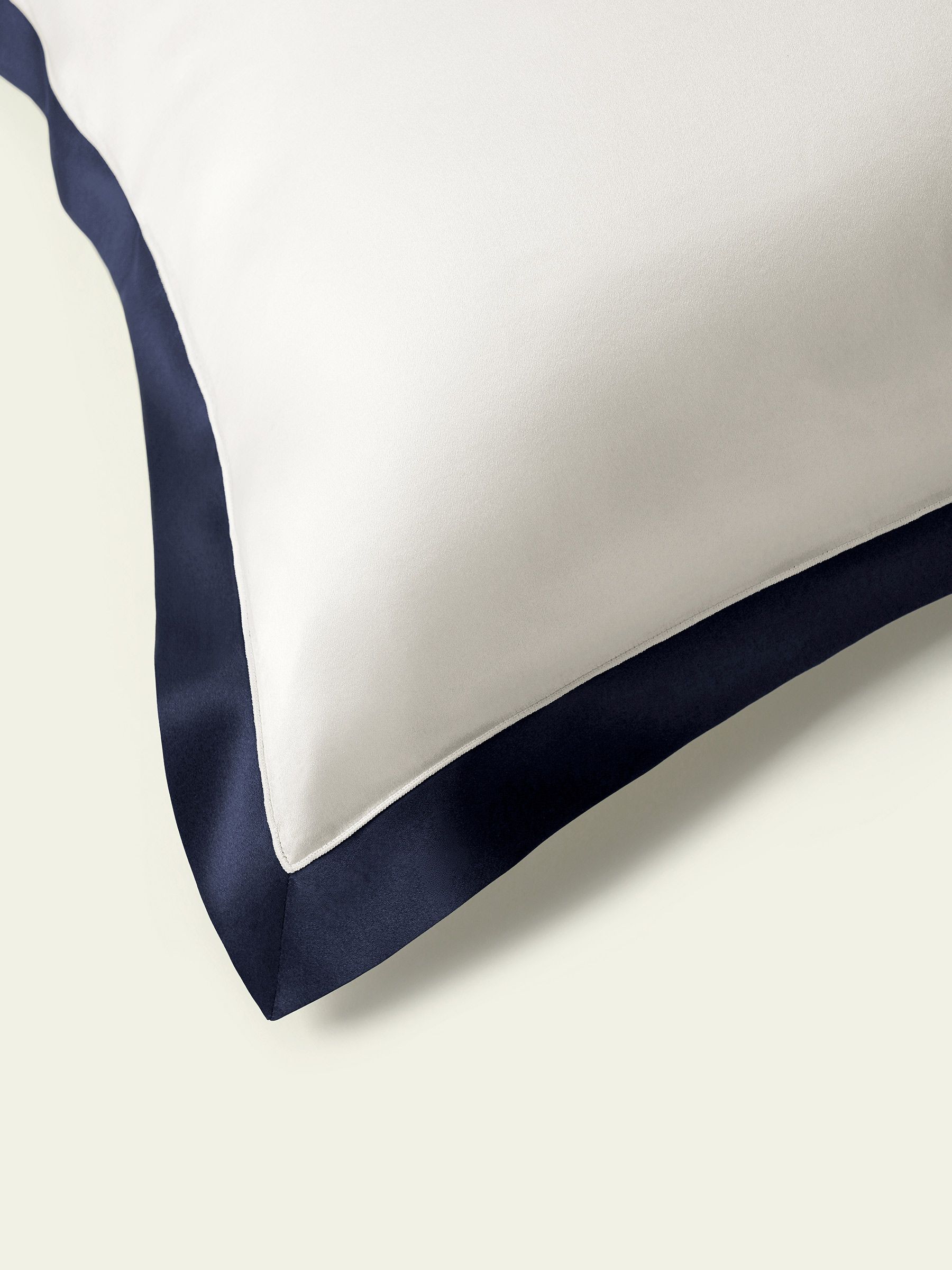 Deux Taies d’Oreiller en Soie Oxford + Cadeau