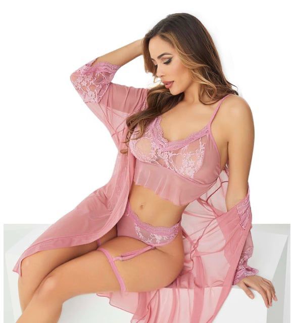 🌸 Lingerie en Dentelle Rose – Élégance et Détails Sensuels