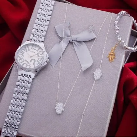 باك نسائي أنيق يتضمن ساعة جيس، براسلي، وإنسومبل نقره حره - إطلالة ساحرة وجذابة